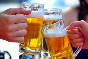 Trung tâm Y tế huyện Thanh Thủy – Hướng dẫn giảm tác hại cho người có nguy cơ sức khỏe do uống rượu, bia