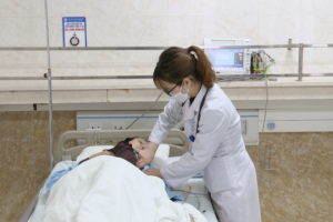 Trung tâm Y tế huyện Thanh Thủy: Người bệnh 90 tuổi chảy máu không cầm sau nhổ răng được cấp cứu thành công