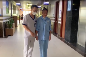 NGƯỜI BỆNH PHỤC HỒI VẬN ĐỘNG SAU TAI NẠN GIAO THÔNG