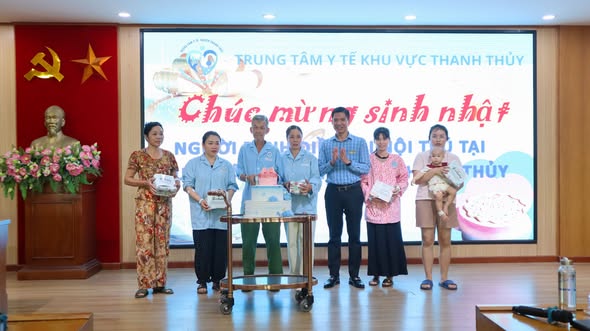 LAN TỎA YÊU THƯƠNG QUA CHƯƠNG TRÌNH CHÚC MỪNG SINH NHẬT NGƯỜI BỆNH NỘI TRÚ TUẦN 25